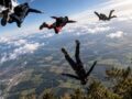 パラシュートなし3000m落下も生還