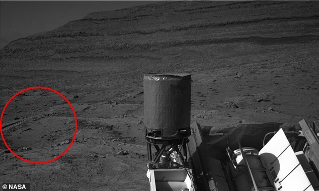 「タイヤ痕」にしか見えない跡が火星の砂地に! NASA探査車の撮影画像に「キュリオシティの轍とは違う」の声の画像3