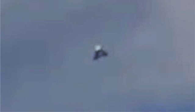 V字形UFO出現! オハイオ州上空に現れた金属光沢の飛行物体、頂点に“窓”!?「中に何かがいる」可能性の画像1