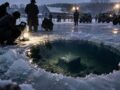 氷の底の黒い立方体、1977年の氷の謎