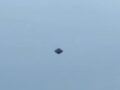 パイロットが撮影した黒いひし形UFO