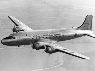 1955年に消えた旅客機が、37年後に乗客も歳をとらず帰還した… 伝説「パンナム914便」の真相