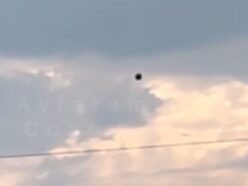 ゆっくり降下した「黒い球体」が急旋回して空高く上昇!? 5時間も浮かび続けたUFOにメキシコのネットが騒然
