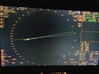 レーダーに映らない光球が夜の大西洋を乱舞!? 航海士2人が双眼鏡で捉えた「オーブ艦隊」と直径100m級の母船説