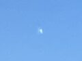 パイロットが撮影した銀色の錠剤型UFO